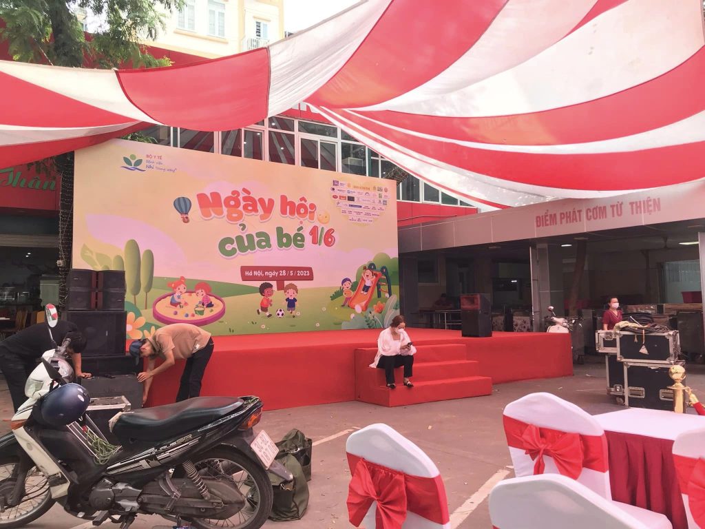 Dù bán nguyệt che sự kiện ngoài trời Dù bán nguyệt che sự kiện ngoài trời