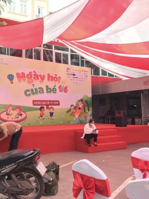 Dù bán nguyệt che sự kiện ngoài trời