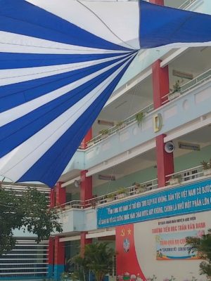 Dù bán nguyệt che sự kiện ngoài trời
