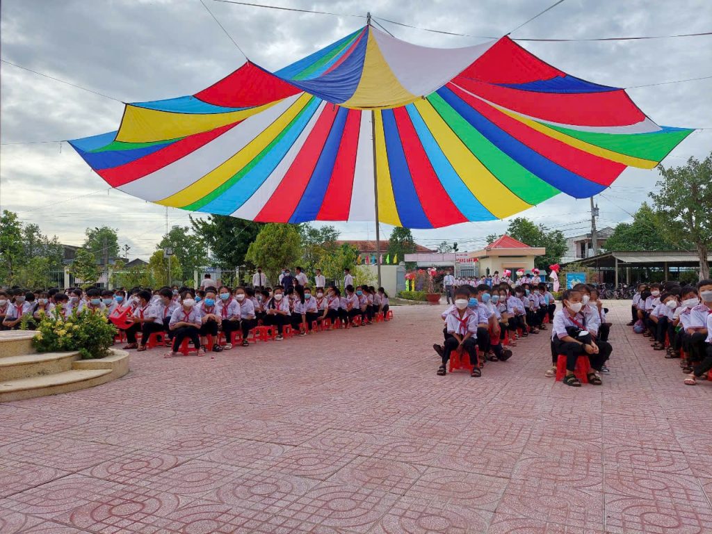 Dù tròn sự kiện 1 trụ (một cột) đk 10m sân trường Dù tròn sự kiện 1 trụ (một cột) đk 10m sân trường