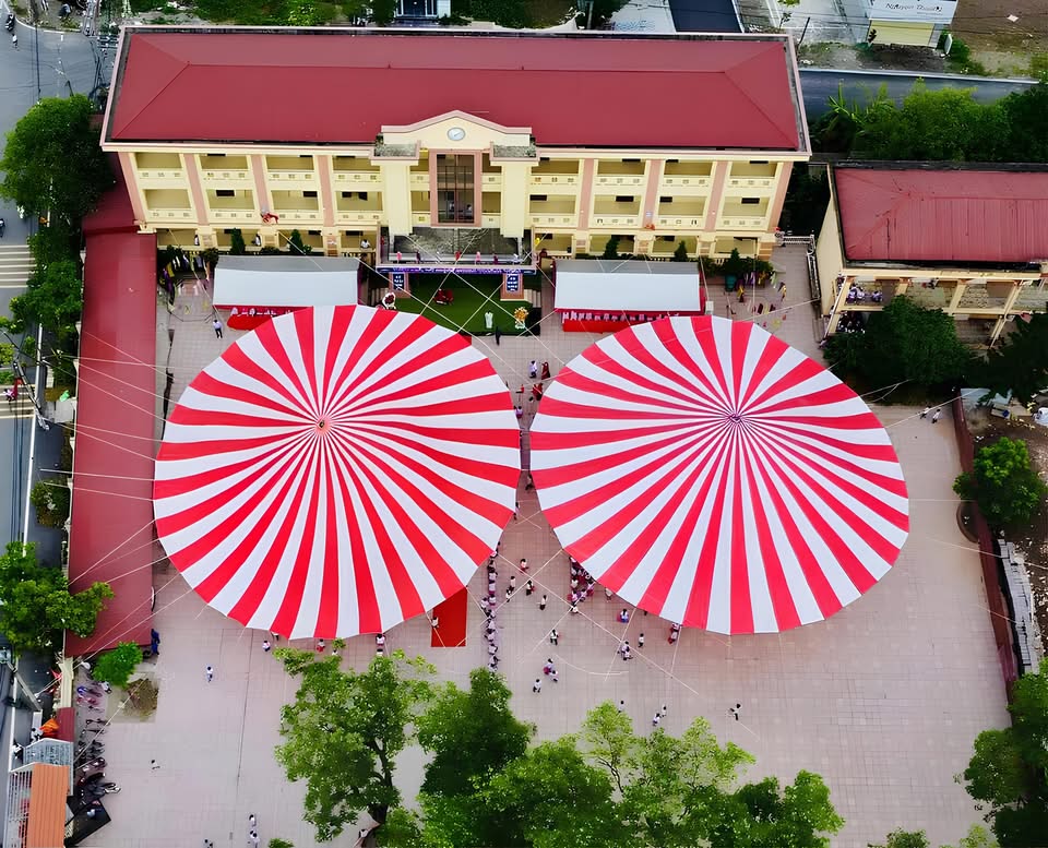 Dù tròn sự kiện 1 trụ (một cột) đk 15m Dù tròn sự kiện 1 trụ (một cột) đk 15m