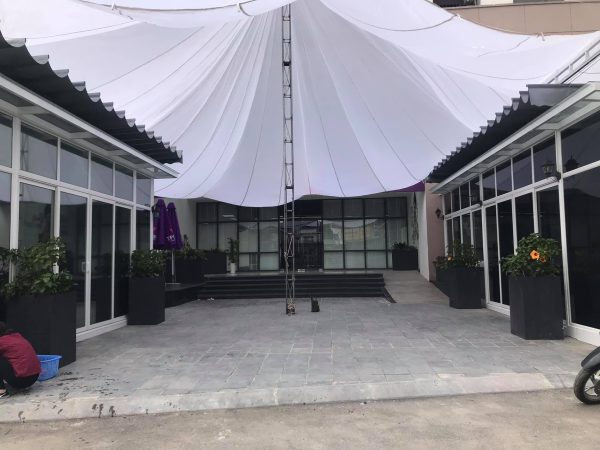 Dù che sự kiện đám cưới cỡ lớn ngoài trời