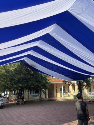 [Hướng dẫn] Sử dụng và bảo quản dù che nắng sự kiện sân trường đúng cách bền đẹp