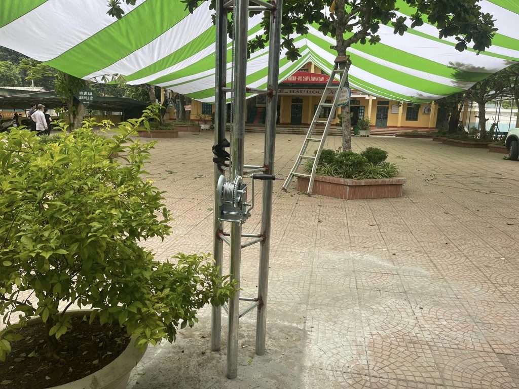 Cột trụ dù che sân trường Cột trụ dù che sân trường