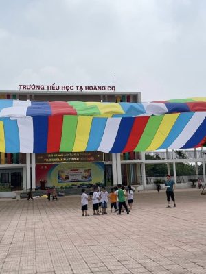 Dù che sự kiện sân trường tại Hòa Bình