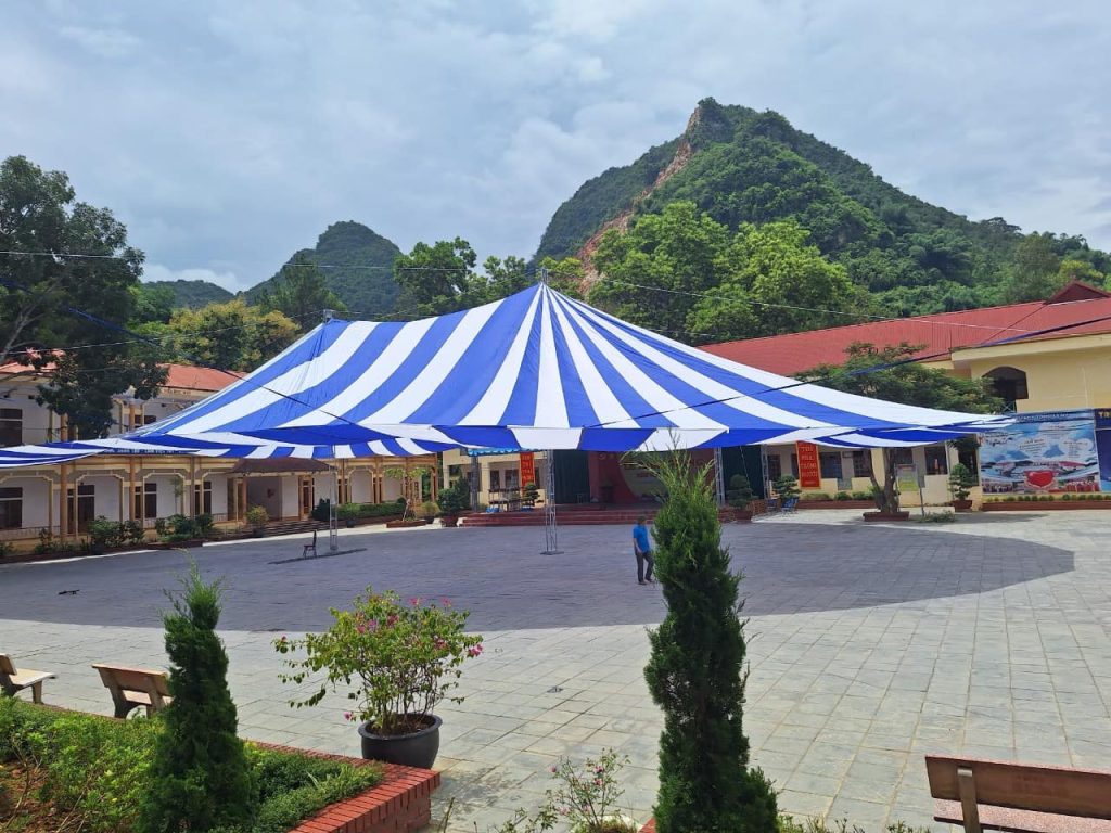 Dù elip che nắng sự kiện sân trường ngoài trời Dù elip che nắng sự kiện sân trường ngoài trời
