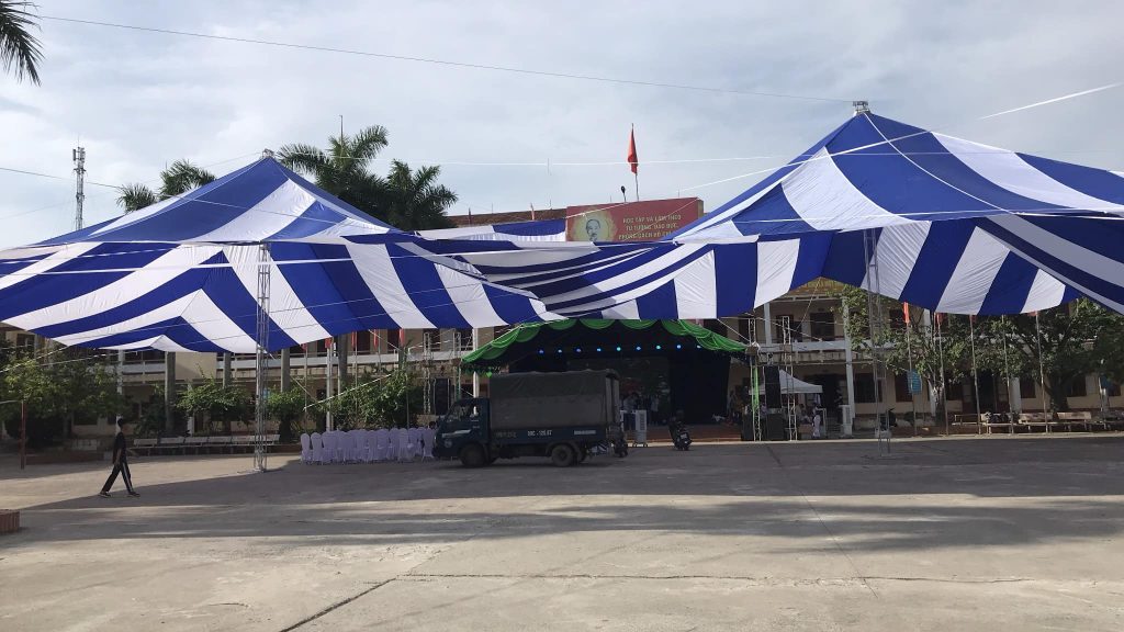 Dù elip che nắng sự kiện sân trường ngoài trời Dù elip che nắng sự kiện sân trường ngoài trời