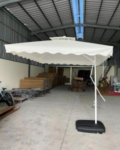 Ô dù lệch tâm vuông 2.5m (có mái rủ) màu màu trắng Ô dù lệch tâm vuông 2.5m (có mái rủ) màu màu trắng