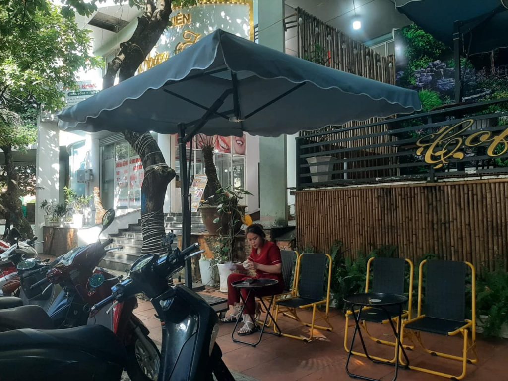 Ô dù lệch tâm vuông 2.5m màu xanh Ô dù lệch tâm vuông 2.5m màu xanh