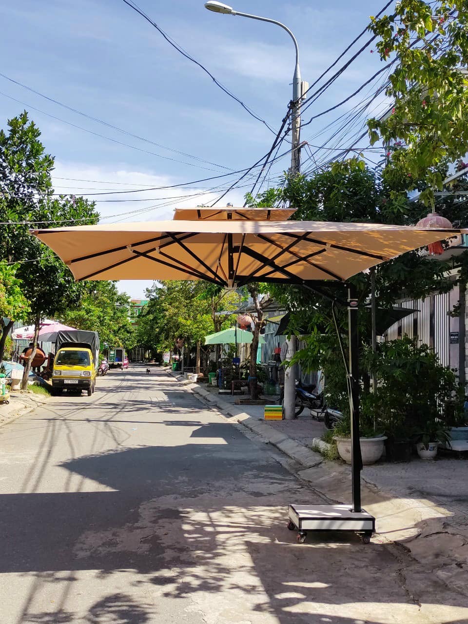 Dù lệch tâm vuông 3.5m (kt 3.5m x 3.5m) Dù lệch tâm vuông 3.5m (kt 3.5m x 3.5m)