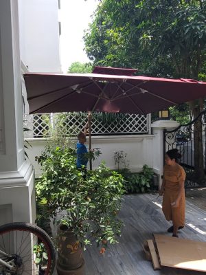 Ô dù lệch tâm vuông hệ nâng hạ màu đỏ