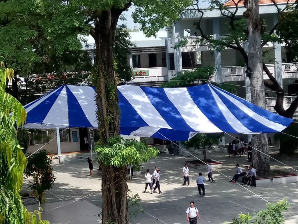 Dù che sự kiện không trụ che sân trường Dù che sự kiện không trụ che sân trường