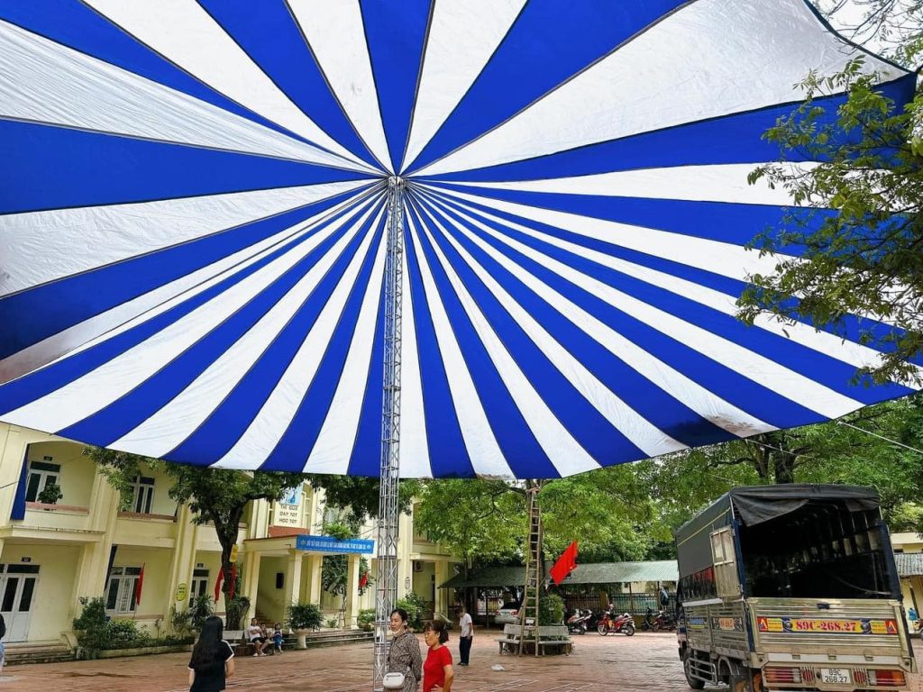 Dù tròn sự kiện che nắng ngoài trời sân trường hội nghị Dù tròn sự kiện che nắng ngoài trời sân trường hội nghị