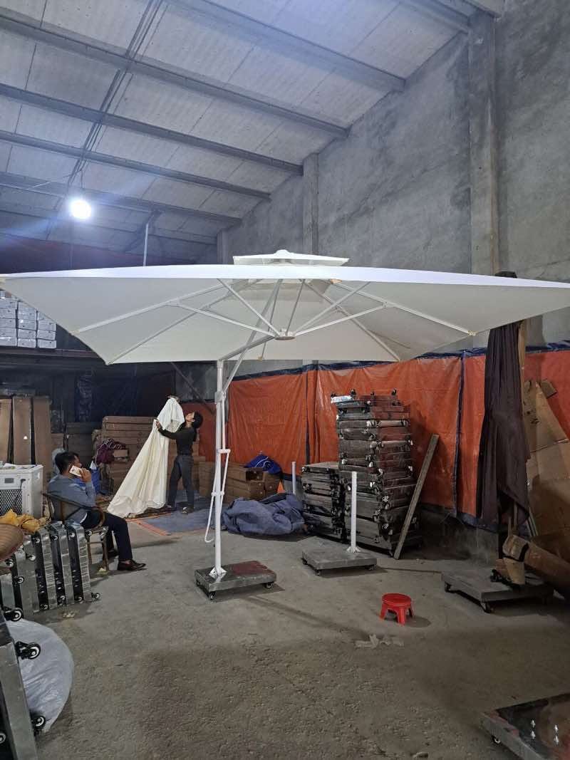 Dù lệch tâm vuông 4m (kt 4m x 4m) 2 tầng đòn bẩy trợ lực (kích thước 4 mét) Dù lệch tâm vuông 4m (kt 4m x 4m) 2 tầng đòn bẩy trợ lực (kích thước 4 mét)
