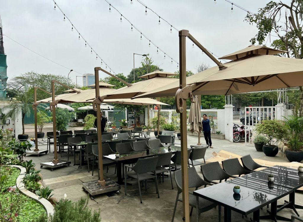 Dù lệch tâm che nắng quán cafe Dù lệch tâm che nắng quán cafe