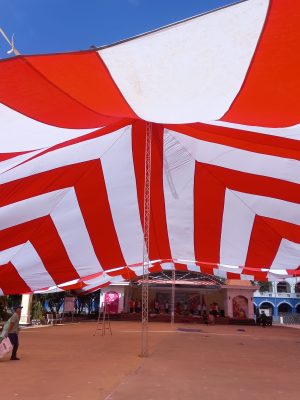 Vải bạt dù che nắng sân trường học