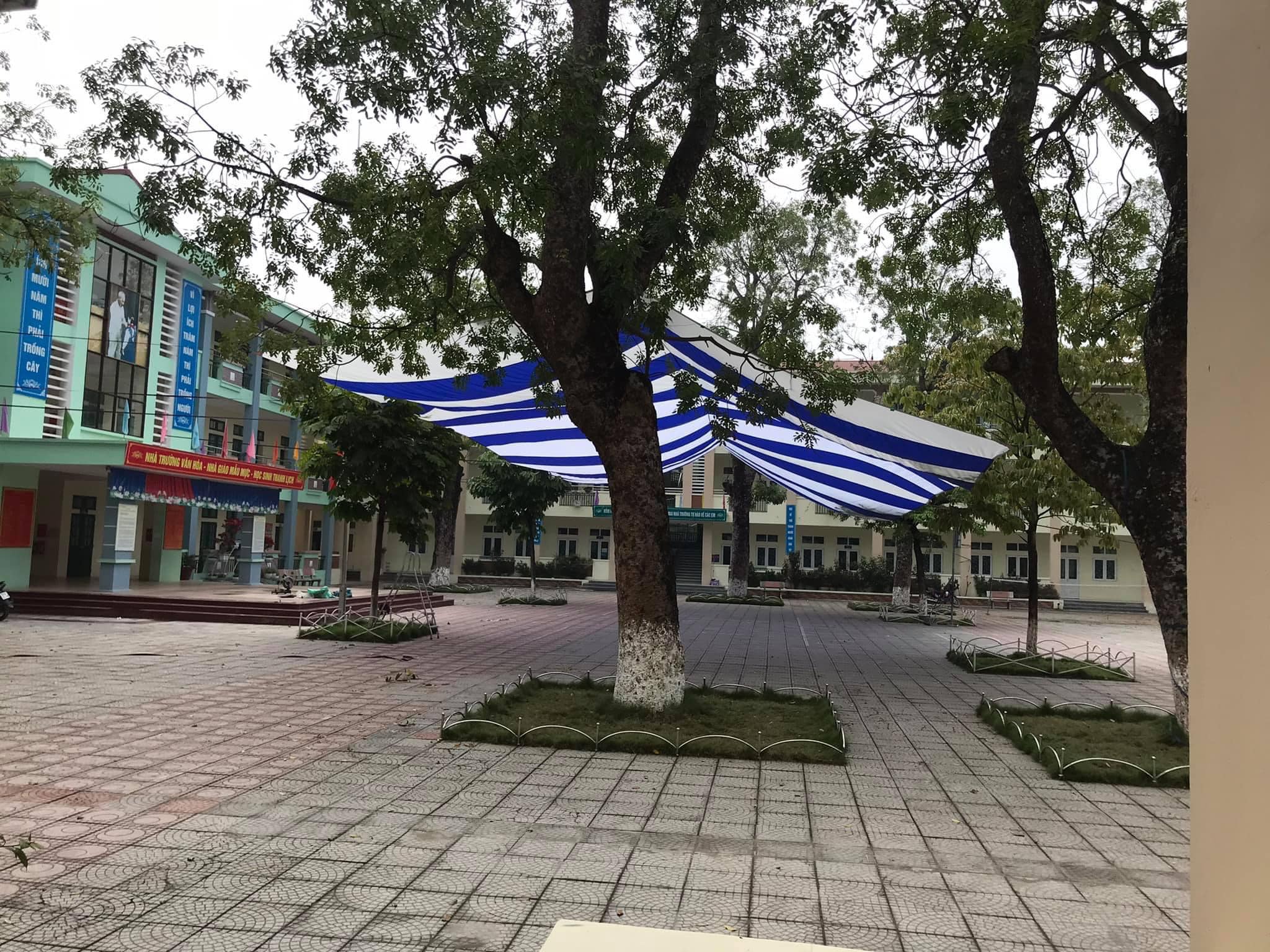 Dù che lễ khai giảng Dù che lễ khai giảng