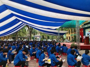 Mẫu dù che nắng sân trường THPT