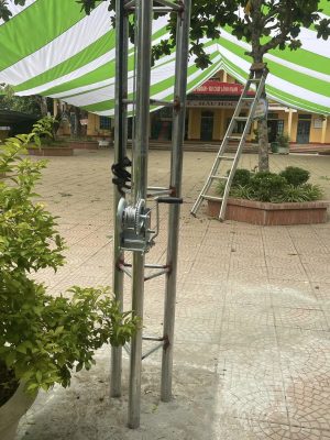 Dù che sự kiện sân trường học ngoài trời tại Đà Lạt