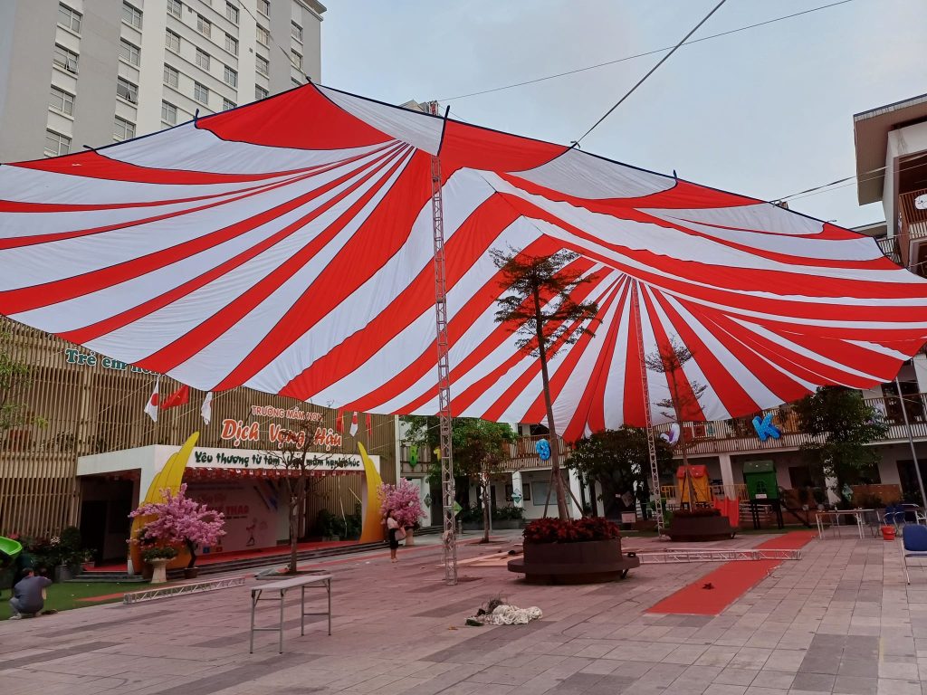 Bạt dù che nắng sân trường học ngoài trời