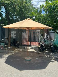 Ô dù che nắng chính tâm cán gỗ 3m (màu trắng) Ô dù che nắng chính tâm cán gỗ 3m (màu trắng)