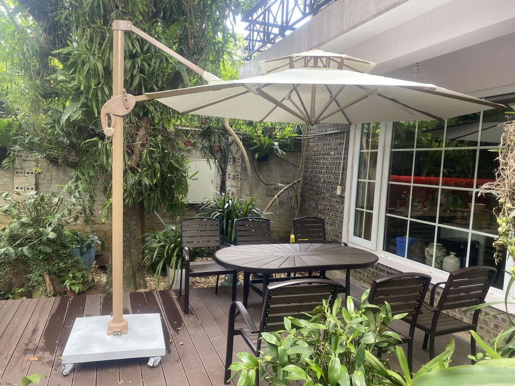 Ô dù lệch tâm tròn hợp kim xoay 360 (trắng kem) Ô dù lệch tâm tròn hợp kim xoay 360 (trắng kem)