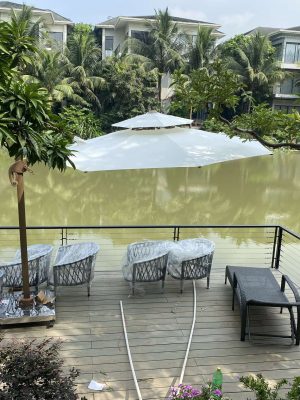 Ô dù lệch tâm tròn hợp kim xoay 360 (trắng kem)