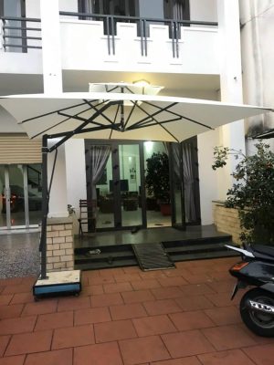 Dù lệch tâm vuông hợp kim nhôm xoay 360 màu trắng kem