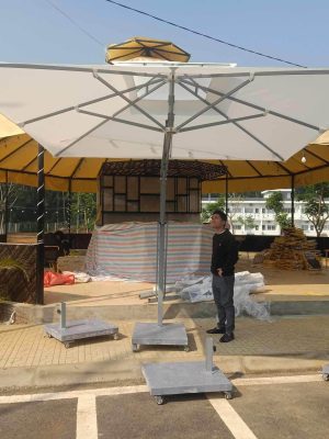 Dù lệch tâm vuông hợp kim nhôm xoay 360 màu trắng