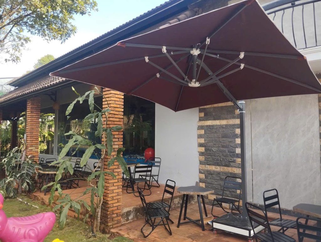Mẫu Ô dù lệch tâm vuông hệ nâng hạ màu đỏ đẹp Mẫu Ô dù lệch tâm vuông hệ nâng hạ màu đỏ đẹp