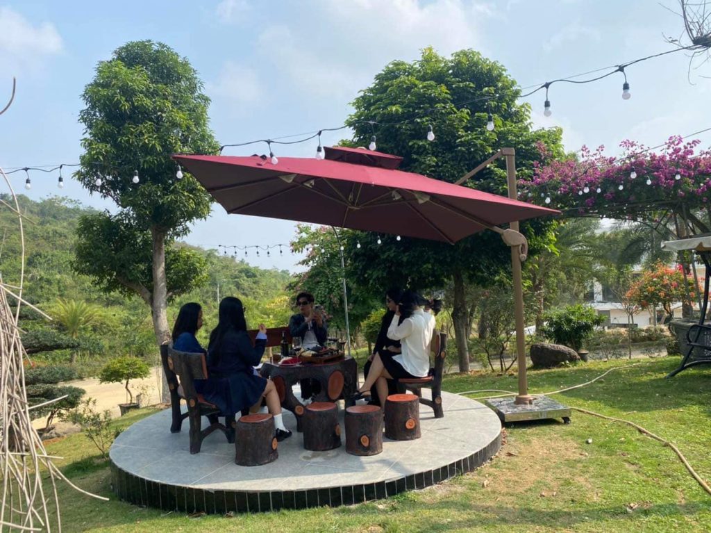 Mẫu Ô dù lệch tâm vuông hệ nâng hạ màu đỏ đẹp Mẫu Ô dù lệch tâm vuông hệ nâng hạ màu đỏ đẹp