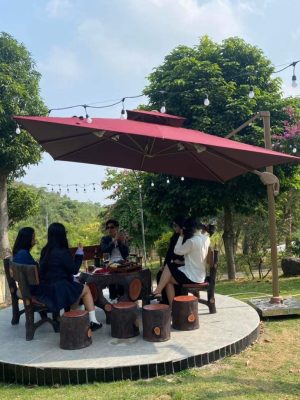 Mẫu Ô dù lệch tâm vuông hệ nâng hạ màu đỏ đẹp
