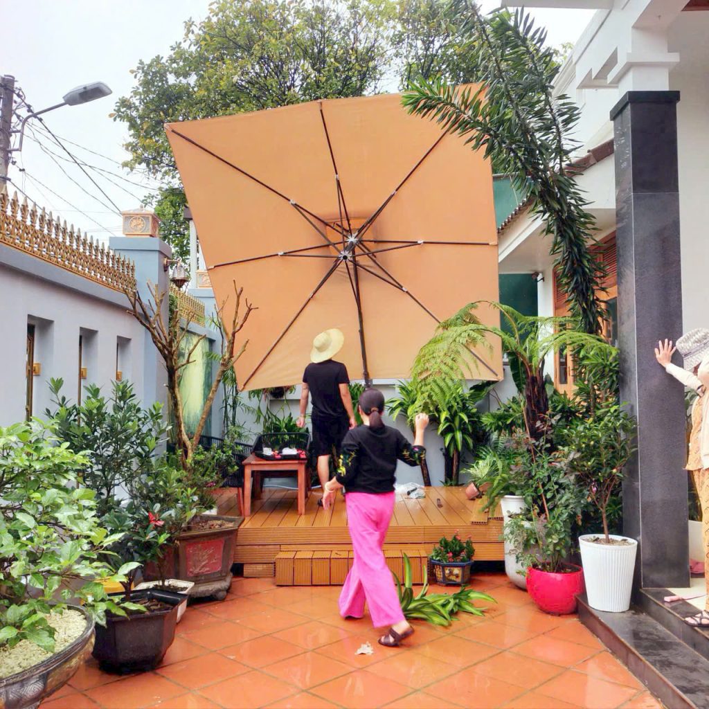 Ô dù che nắng mưa ngoài trời tại Mê Linh