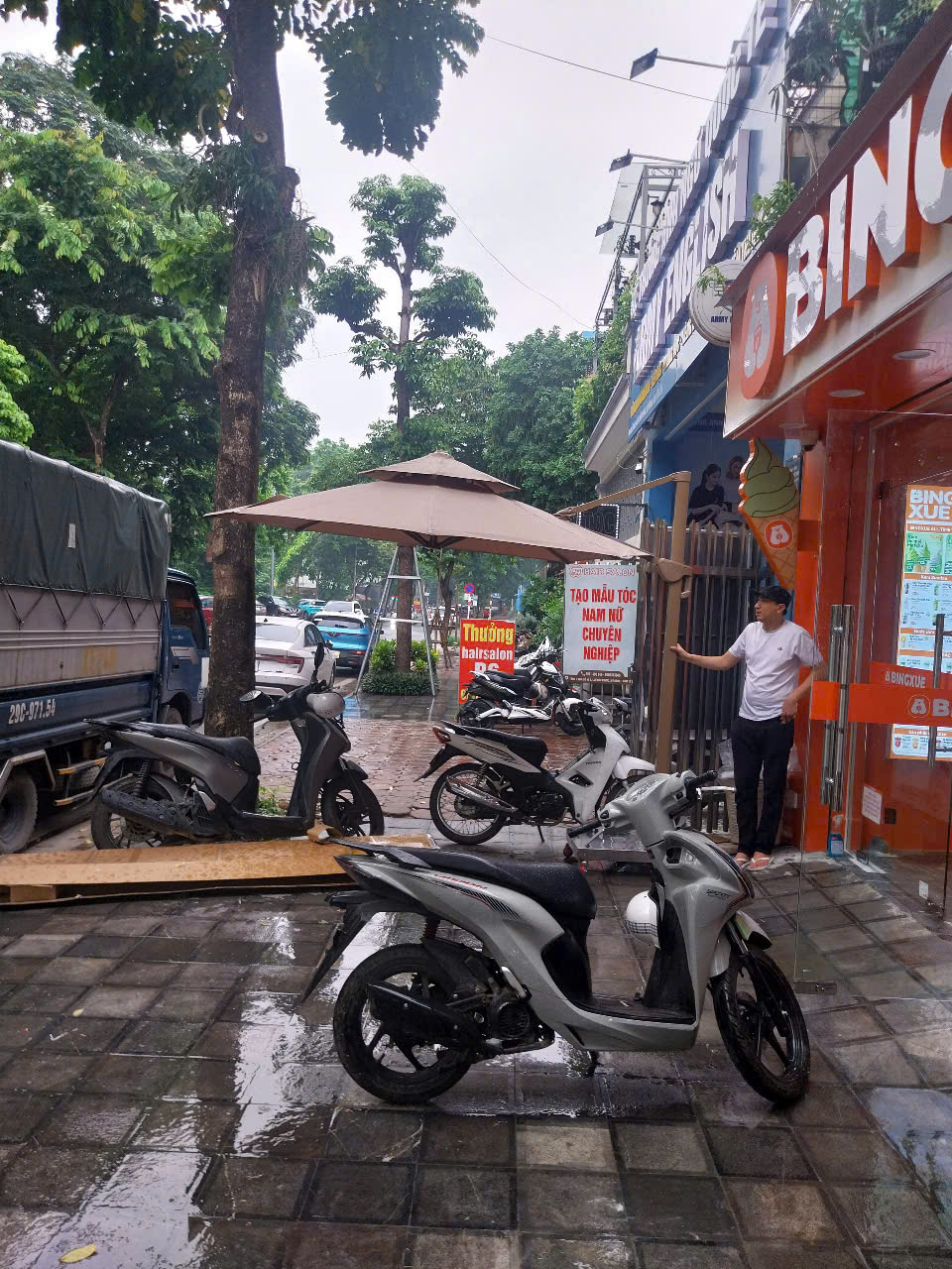 Ô dù che nắng mưa ngoài trời tại huyện Đông Anh