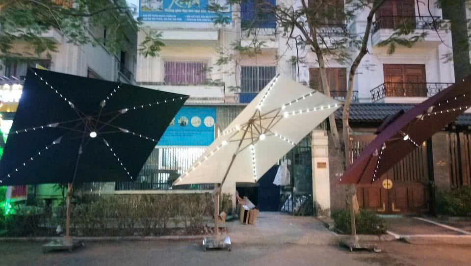 Ô dù che nắng mưa ngoài trời tại Mê Linh