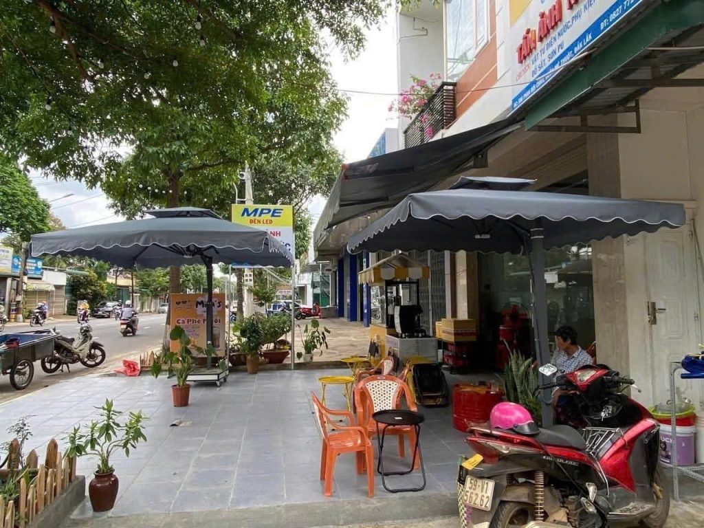 Dù che nắng lệch tâm 2,5m có mái rủ