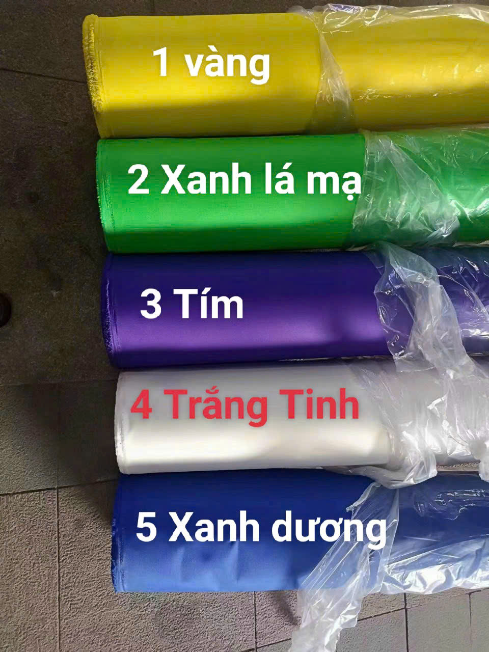 Chất liệu Polyester may vải bạt dù tam giác